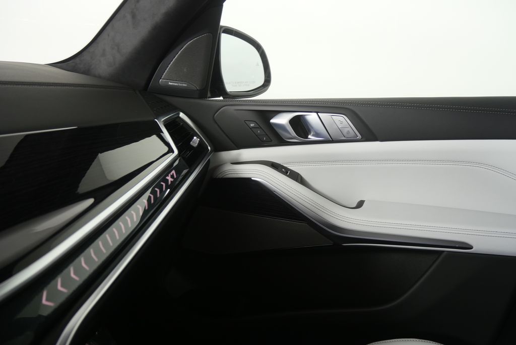 Thumbnail: 2027 BMW X7 - 25