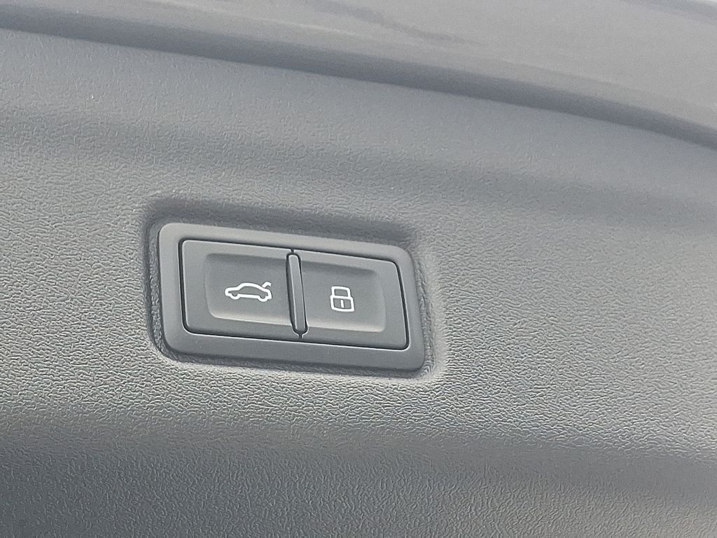 Thumbnail: 2025 Audi SQ6 e-tron - 28