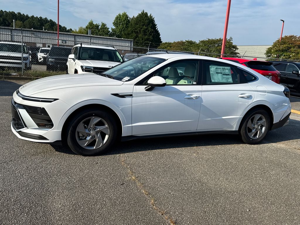 2025 Hyundai Sonata SE photo 2
