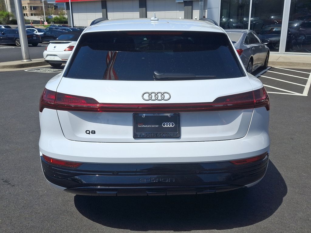 2024 Audi Q8 e-tron Premium Plus 5