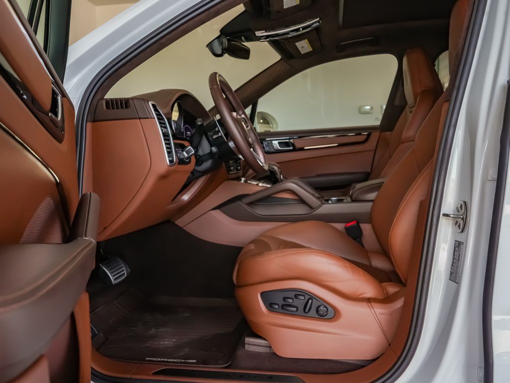 Certified Used 2023  Porsche GTS image 5