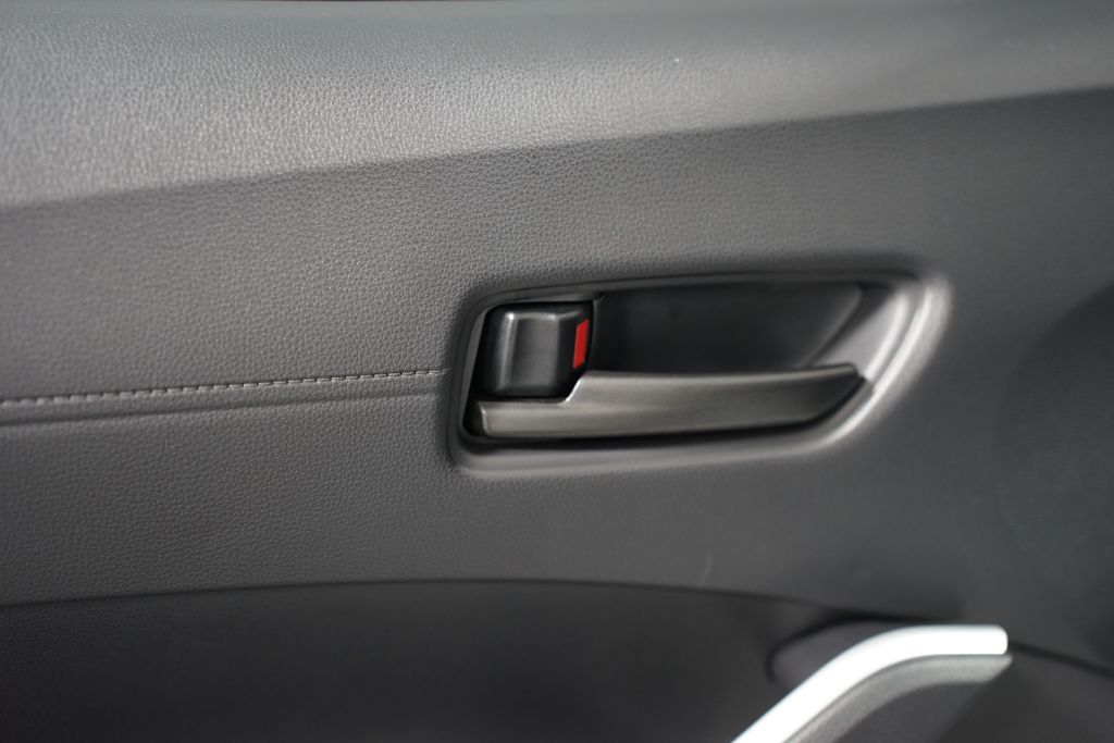 2025 Toyota Corolla Cross LE 31