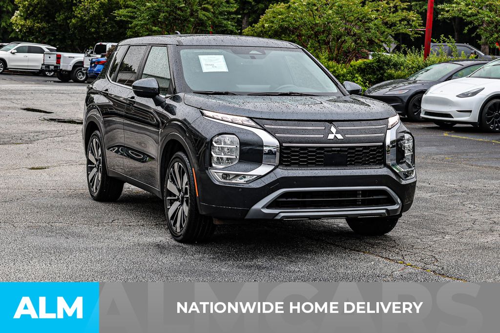 Used 2025 Gray Mitsubishi SE image 5