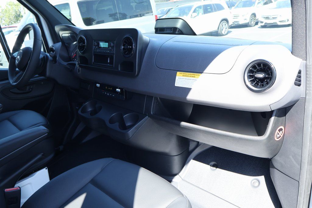 Thumbnail: 2025 Mercedes-Benz Sprinter - 5