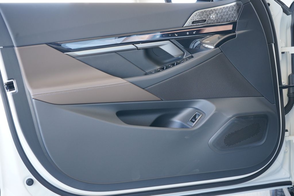 Thumbnail: 2026 BMW 5 Series - 11