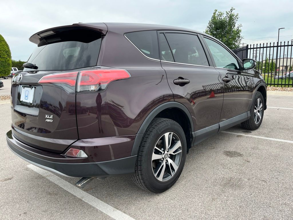 Thumbnail: 2018 Toyota RAV4 - 22