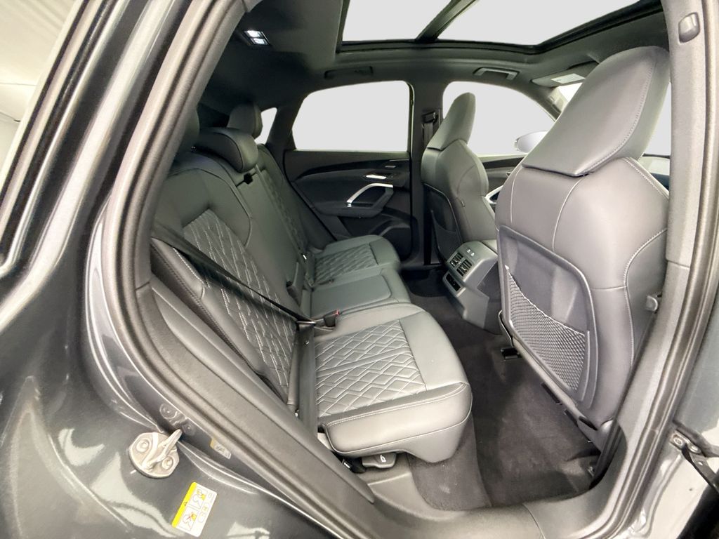 Thumbnail: 2026 Audi SQ5 - 21
