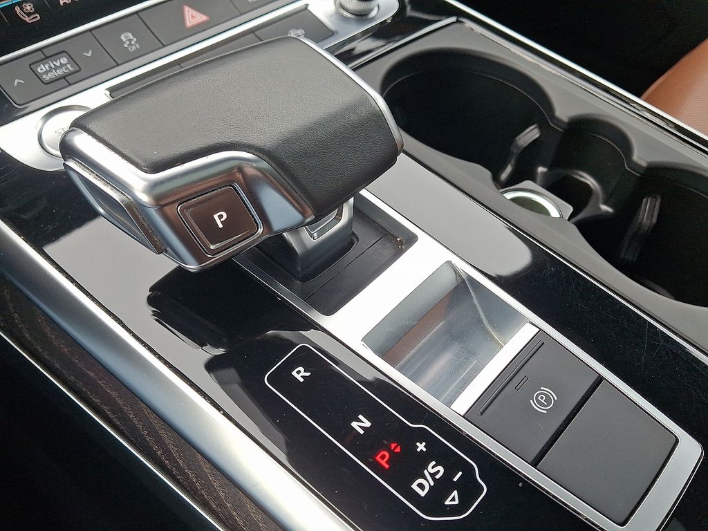 Thumbnail: 2020 Audi Q8 - 15