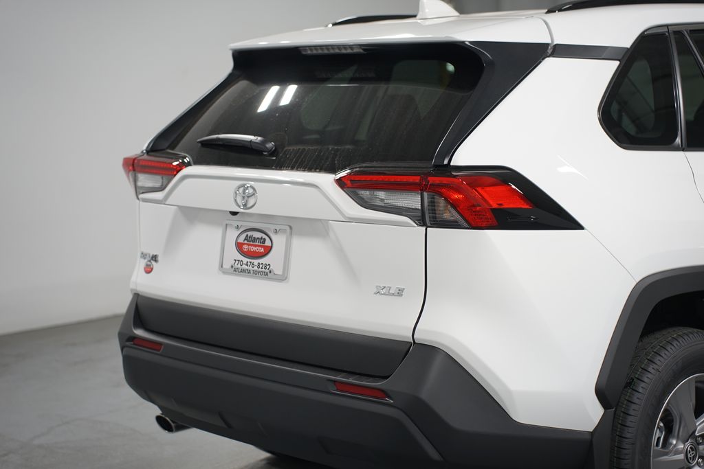 2025 Toyota RAV4 XLE 9