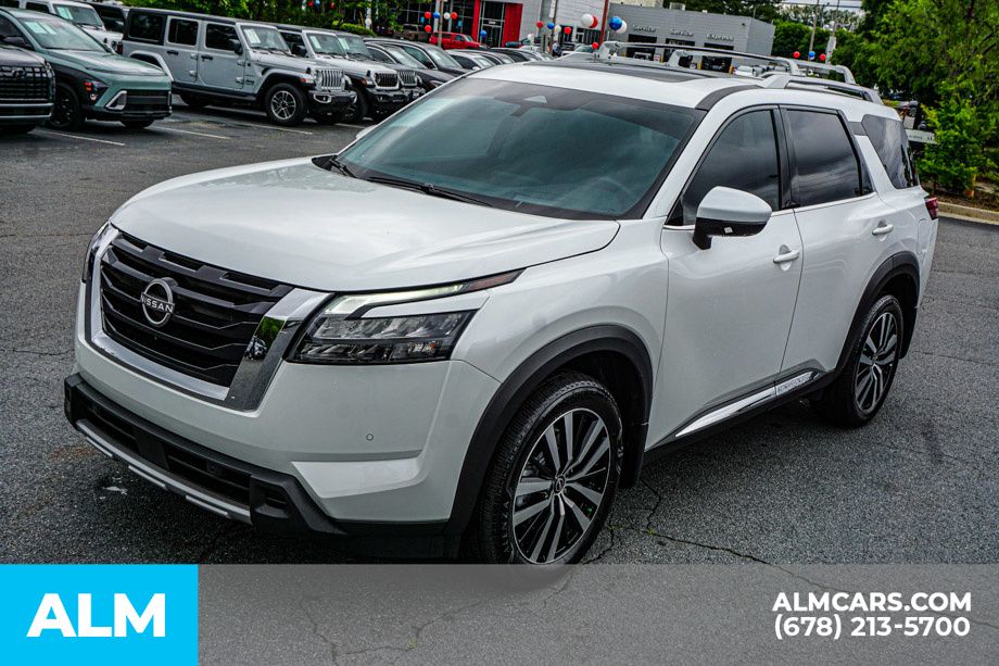Used 2025 White Nissan Platinum image 14