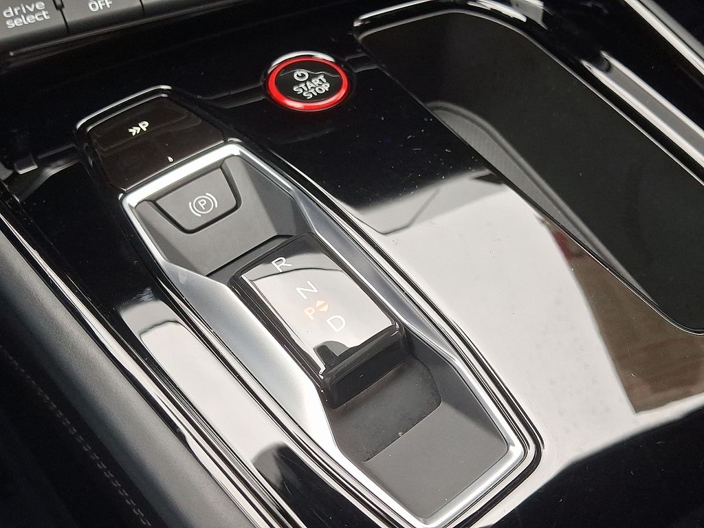 Thumbnail: 2022 Audi e-tron GT - 15