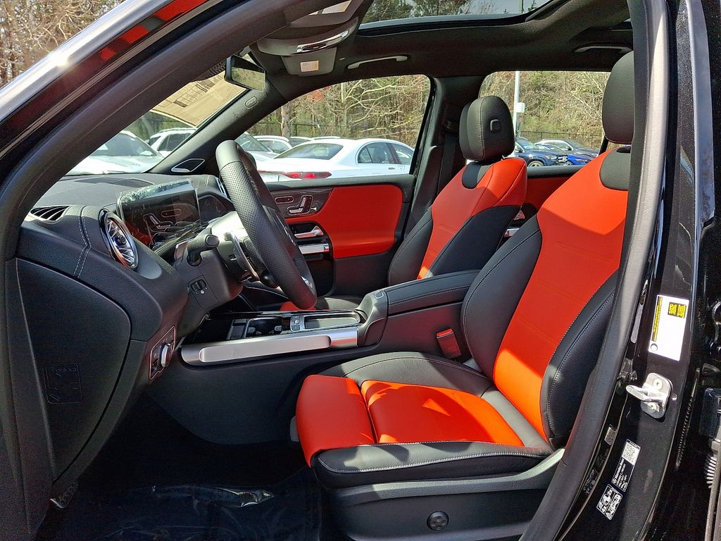 Thumbnail: 2026 Mercedes-Benz GLB - 9