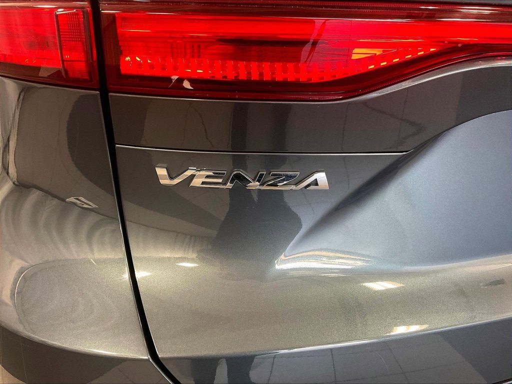 2023 Toyota Venza — photo 28