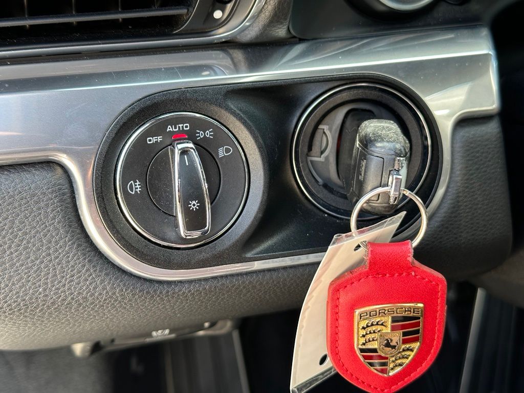 Thumbnail: 2017 Porsche 911 - 28