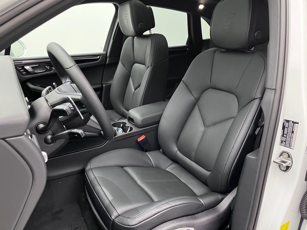 2025 Porsche Macan  5