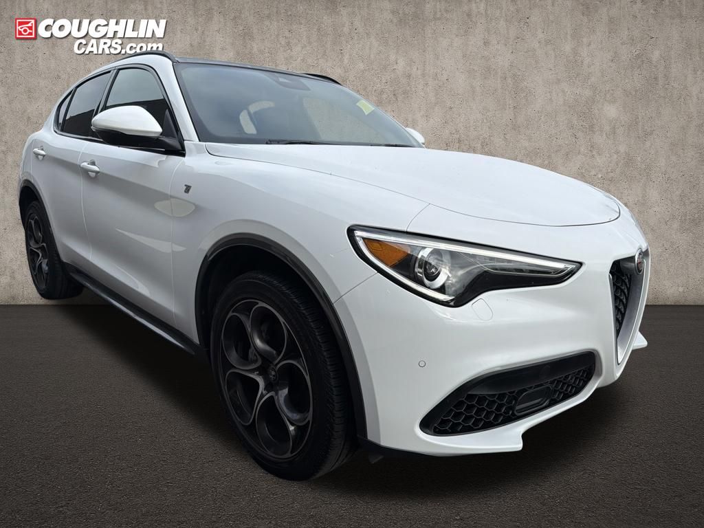 Alfa White 2023 Alfa Romeo Stelvio SUV / Crossover All-Wheel Drive 8-Speed Automatic