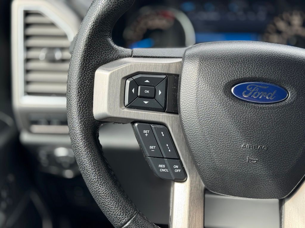 2016 Ford F-150 Platinum photo