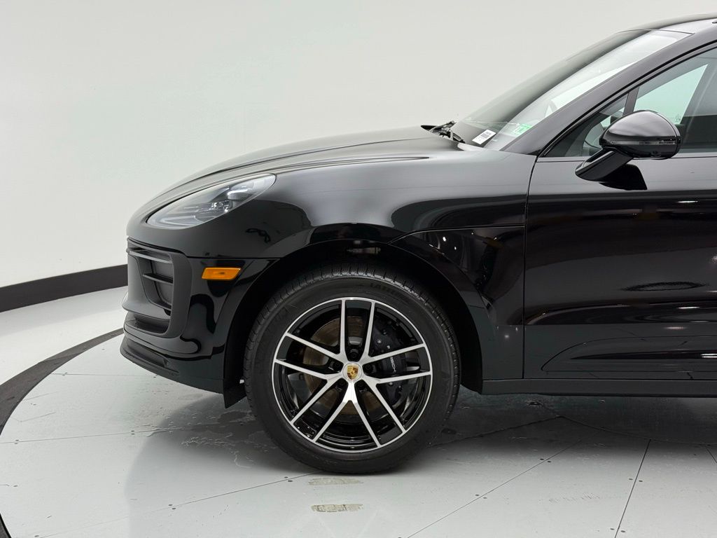 Thumbnail: 2025 Porsche Macan - 30