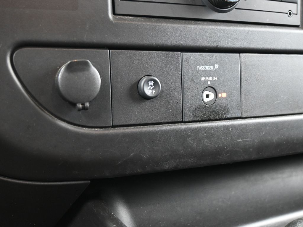 Used 2024 Summit White Chevrolet Work Van image 23