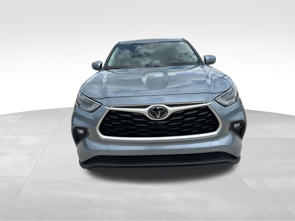 2023 Celestial Silver Metallic Toyota Highlander LE FWD SUV