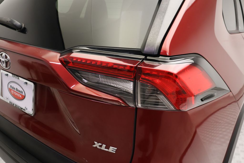 Thumbnail: 2019 Toyota RAV4 - 9