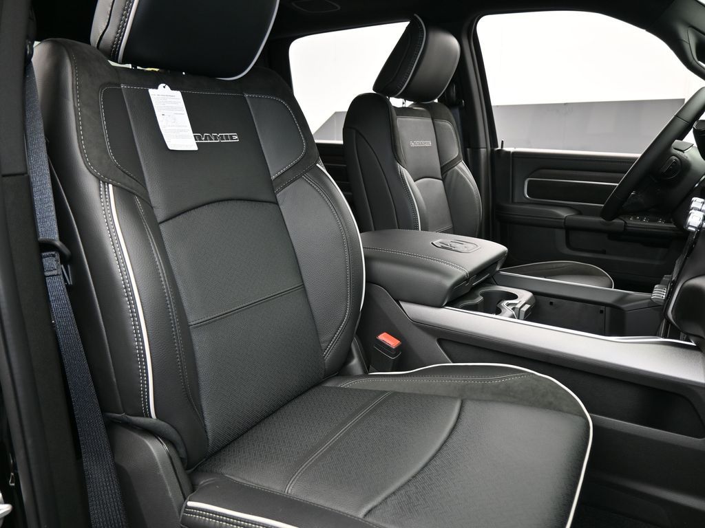 New 2026 Diamond Black Crystal Pearlcoat Ram Laramie image 42