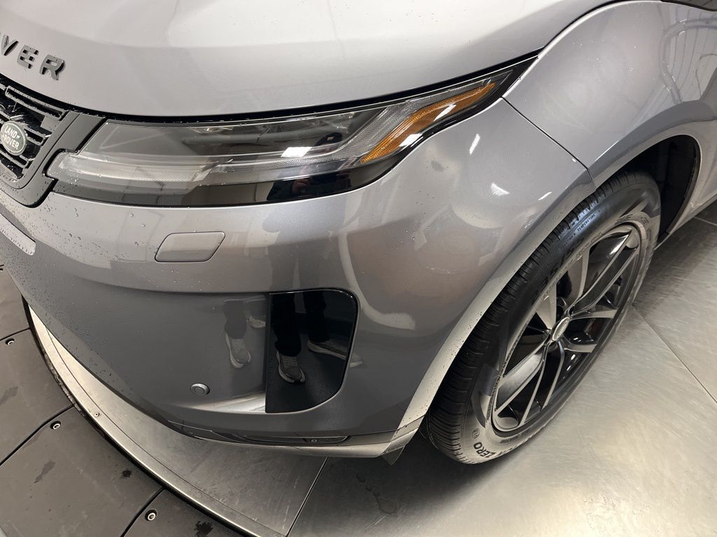 Thumbnail: 2025 Land Rover Range Rover Evoque - 9