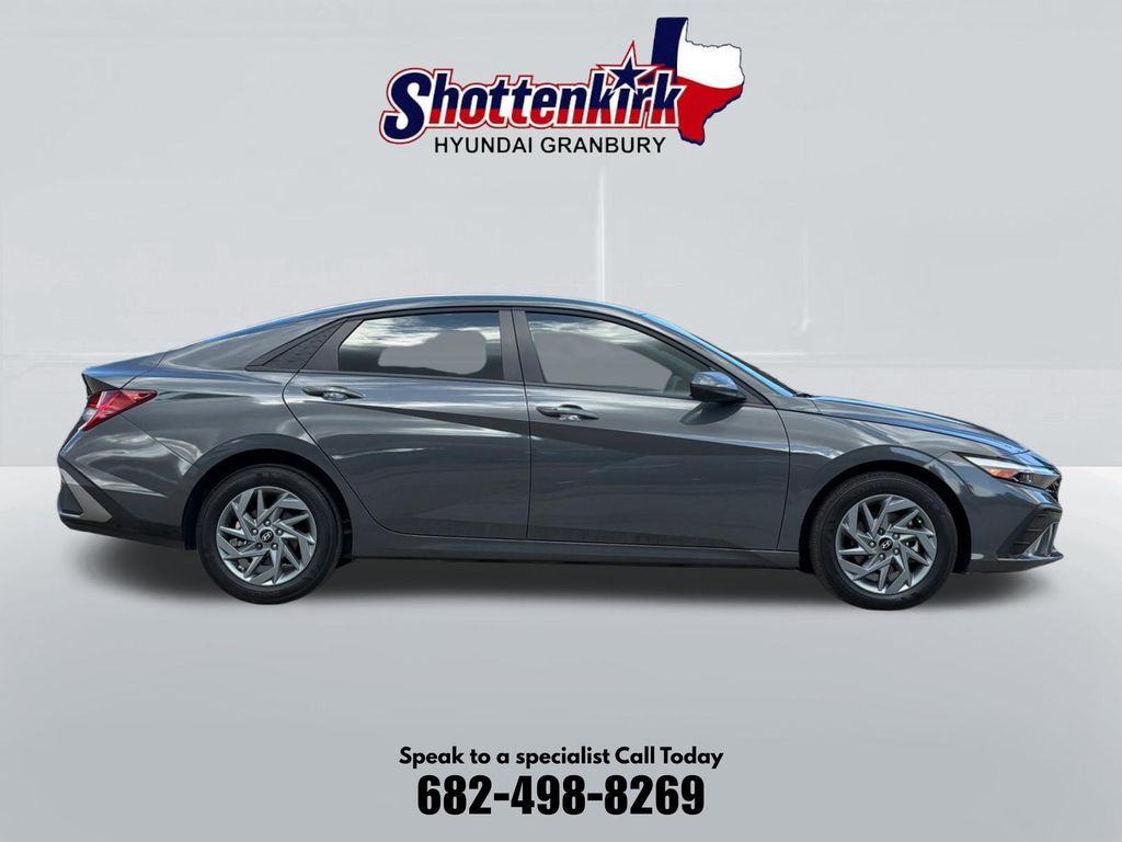 Used 2025 Hyundai Elantra Hybrid Sedan