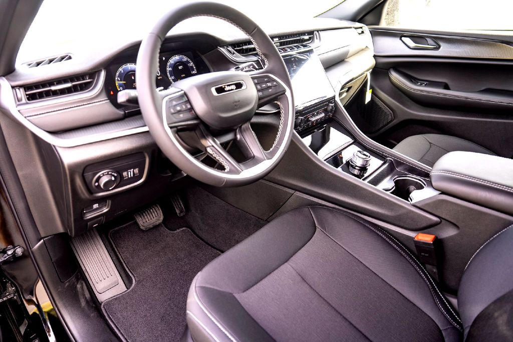 New Car 2025 Jeep Grand Cherokee L  Laredo For Sale Under $40,000 In Taylor, Texas