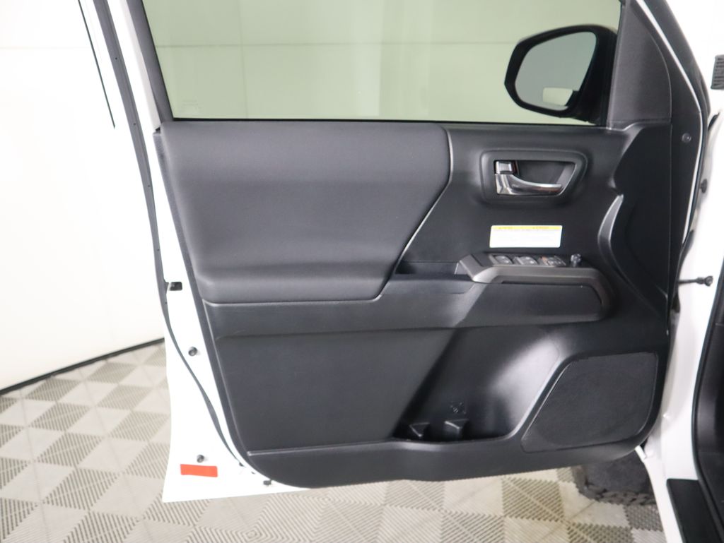 Thumbnail: 2019 Toyota Tacoma - 25