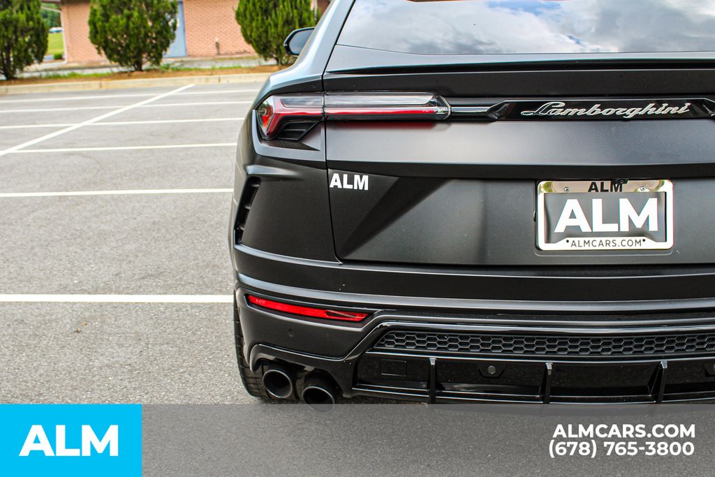 Used 2020 Blue Lamborghini Base image 13