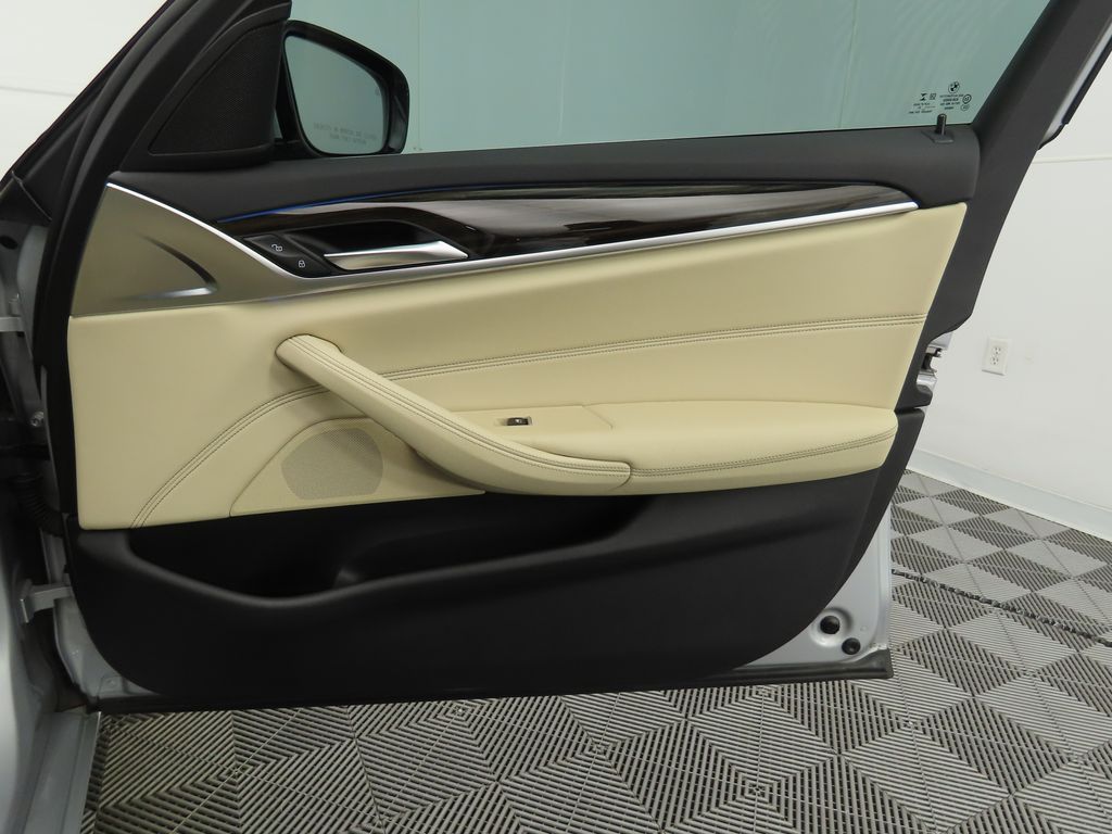 Thumbnail: 2021 BMW 5 Series - 26