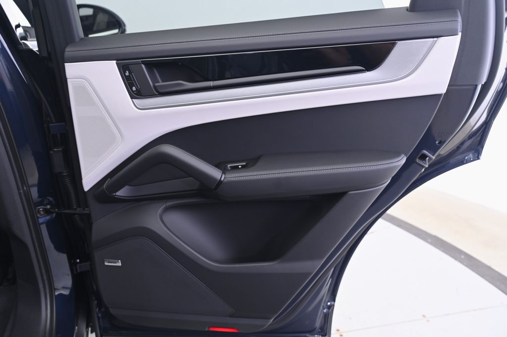 Thumbnail: 2026 Porsche Cayenne - 20