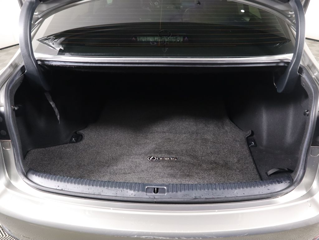 Thumbnail: 2016 Lexus IS - 29