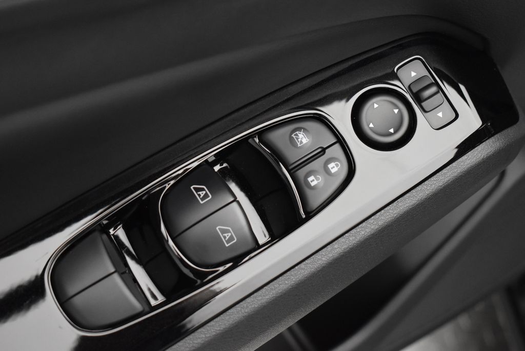 Thumbnail: 2025 Nissan Altima - 12