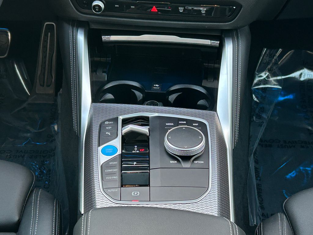 Thumbnail: 2025 BMW i4 - 27