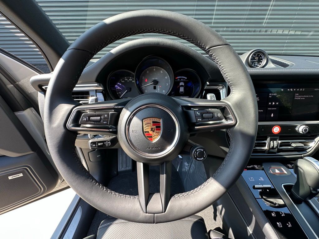 Thumbnail: 2026 Porsche Macan - 17