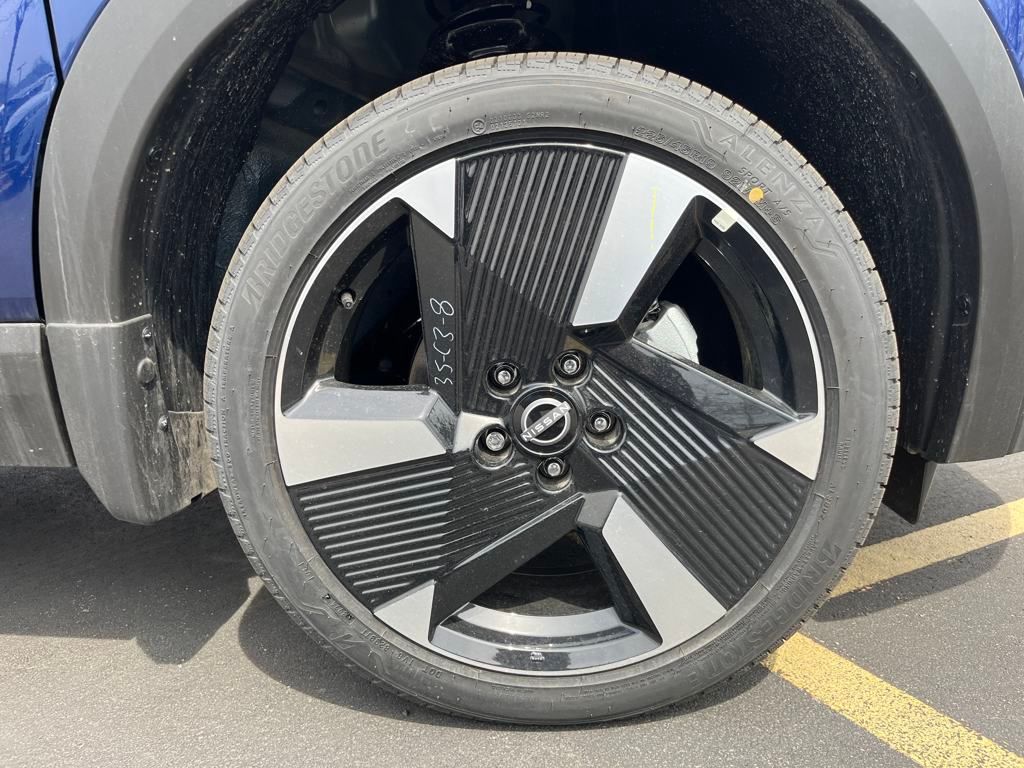 2025 Nissan Kicks SR photo