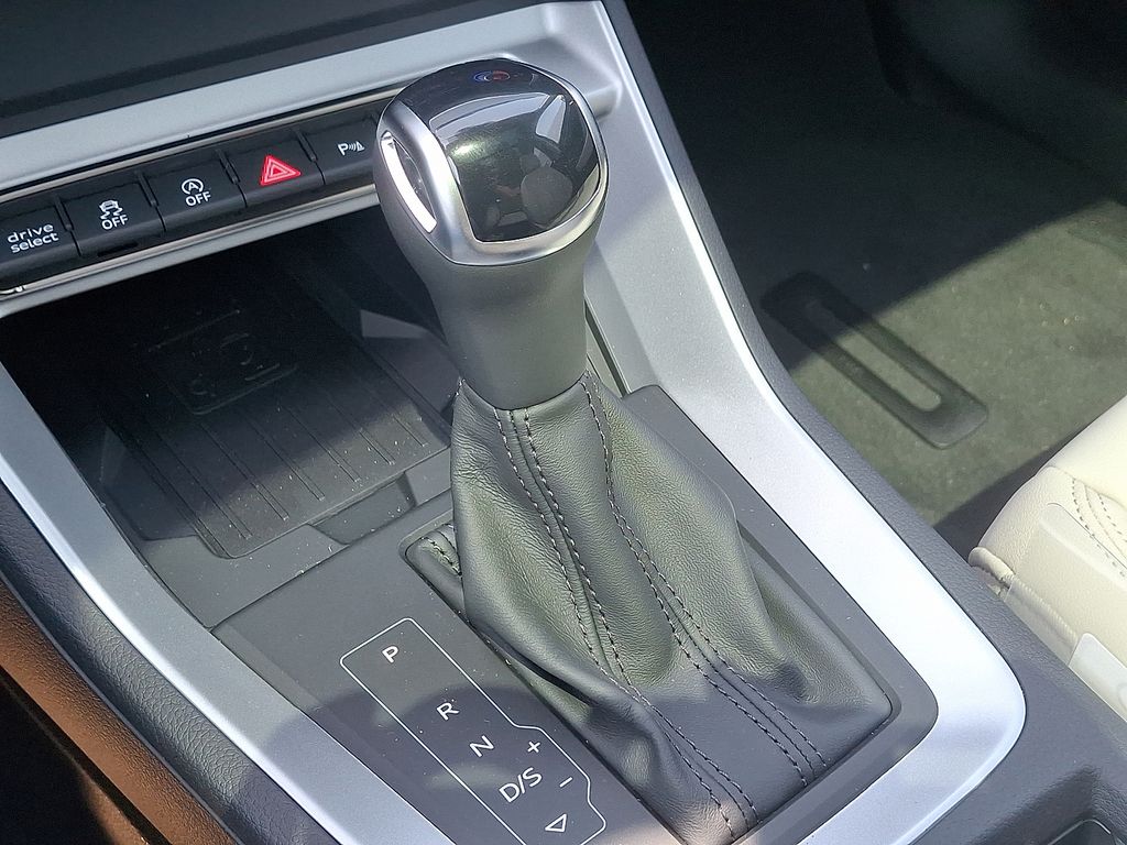 2025 Audi Q3  12