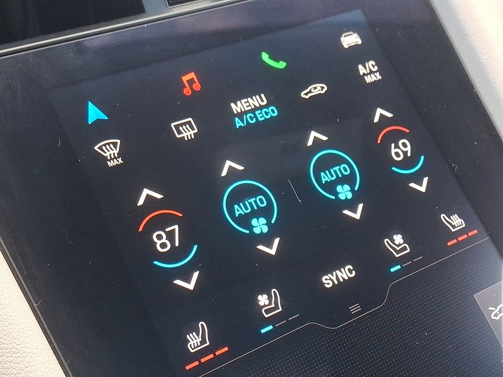 Thumbnail: 2021 Porsche Taycan - 18