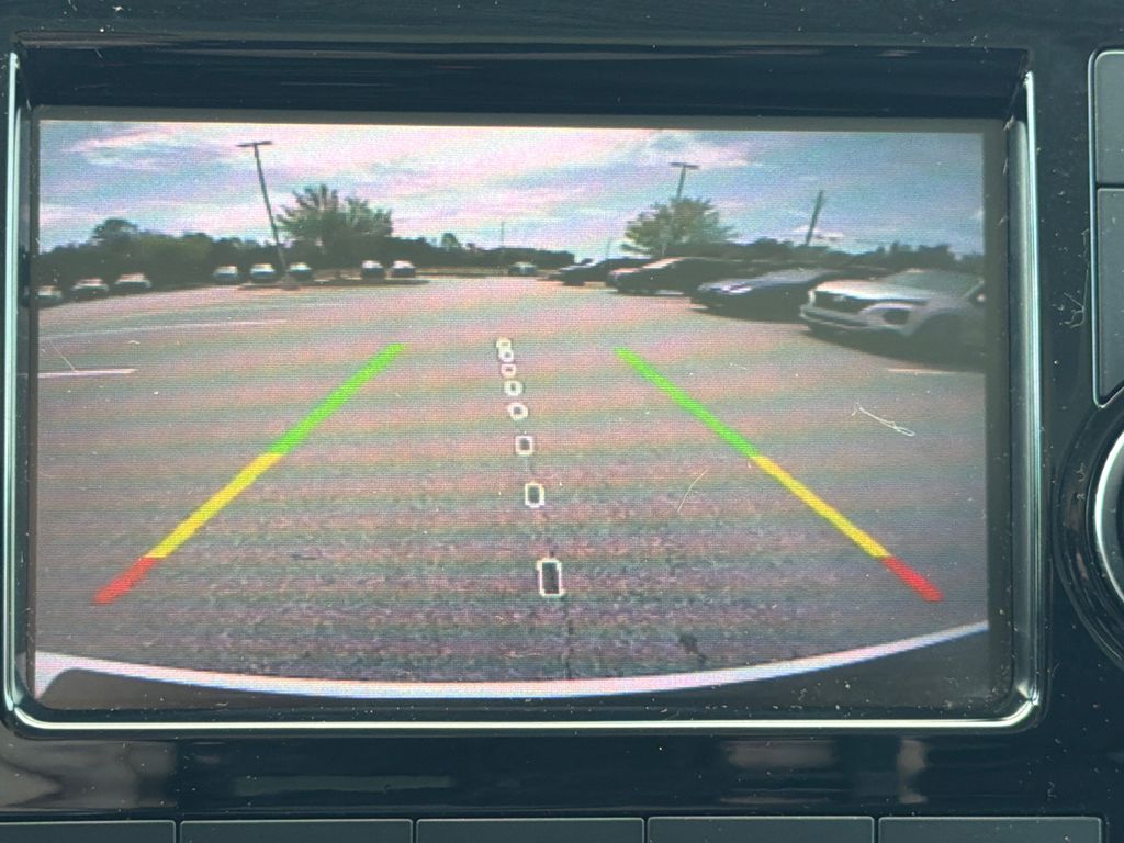 Used 2022 White Ram Base image 28