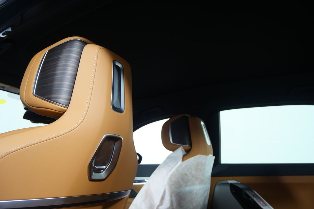 Thumbnail: 2025 BMW 7 Series - 18