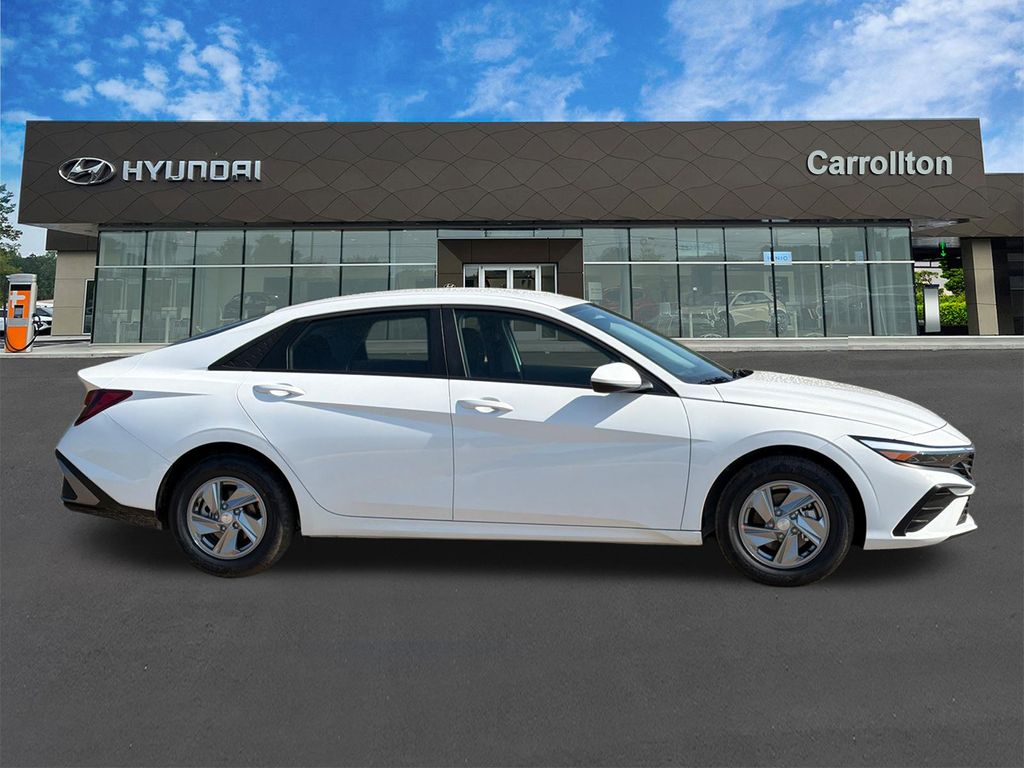 New 2026 White Hyundai SE image 5