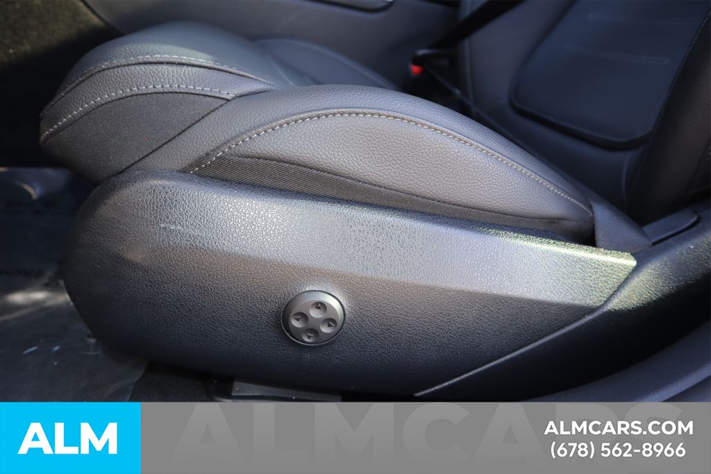 Used 2024  Mercedes-Benz C 300 image 11