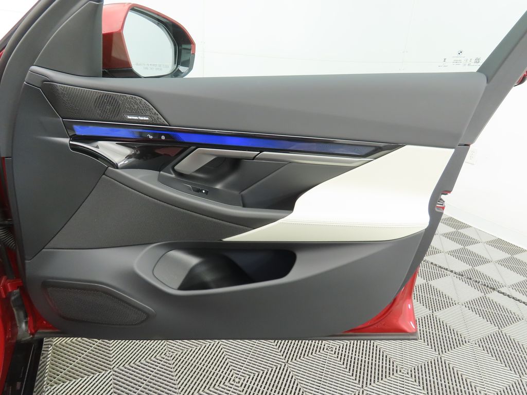 Thumbnail: 2025 BMW i5 - 27
