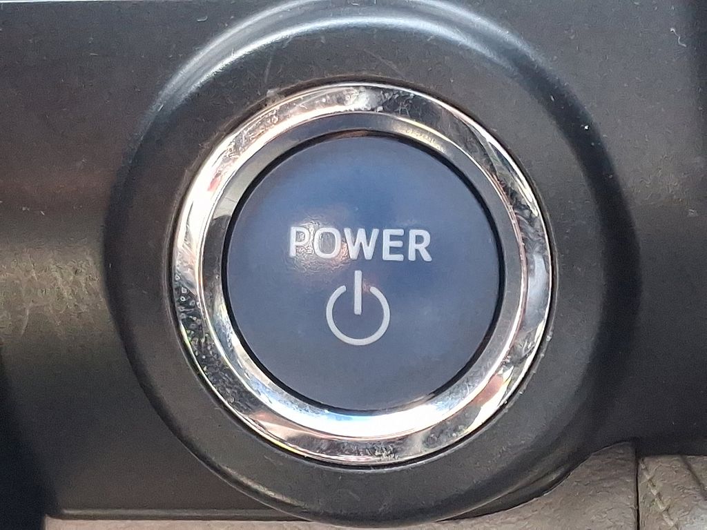 2014 Toyota Camry XLE 23