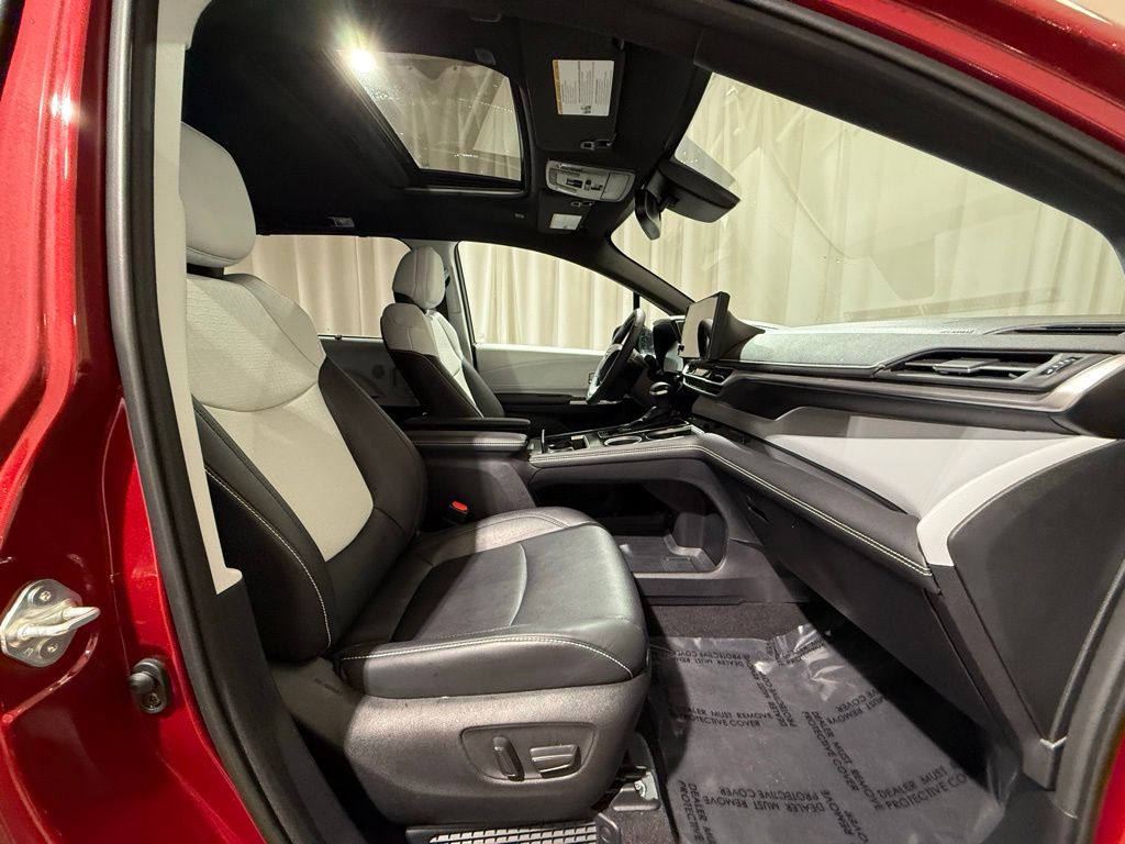 Thumbnail: 2025 Toyota Sienna - 24