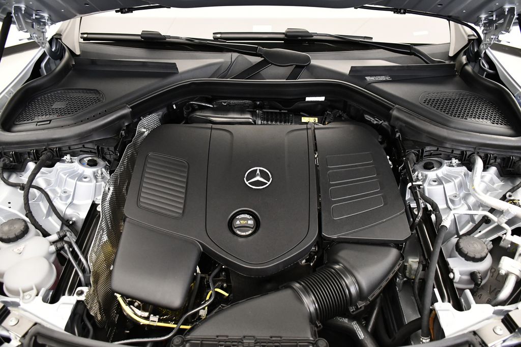 2025 Mercedes-Benz GLC 300 11