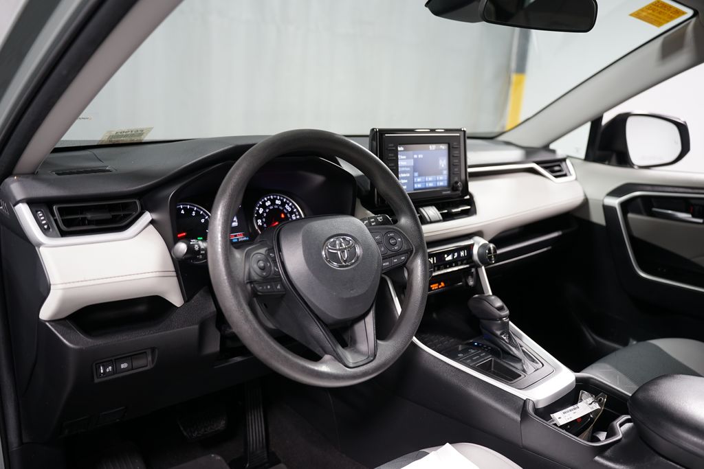 2021 Toyota RAV4 XLE 11