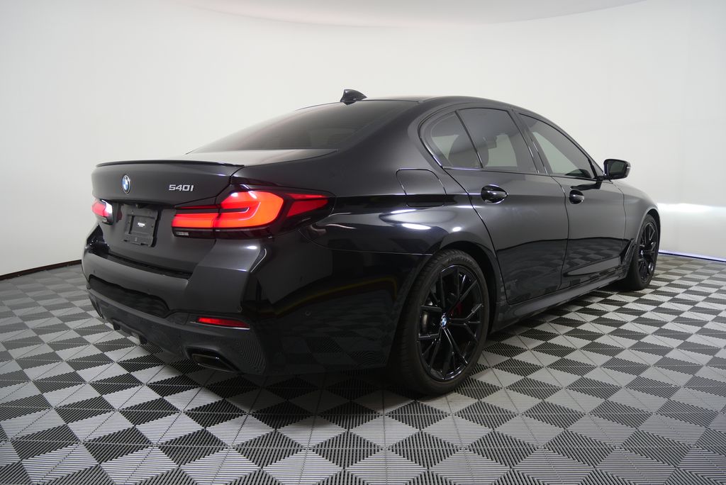 Thumbnail: 2023 BMW 5 Series - 3